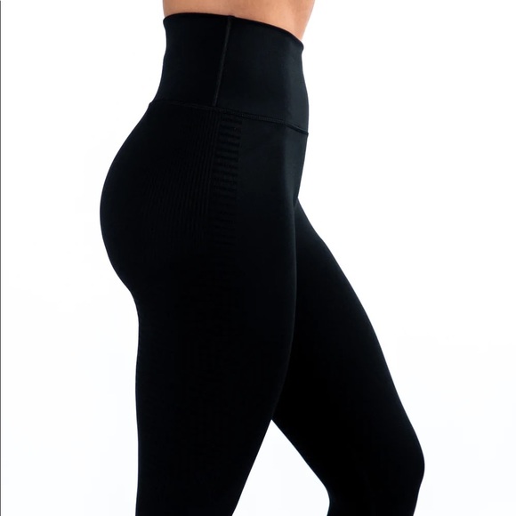 Alphalete Black Halo Leggings in size small - Picture 3 of 4